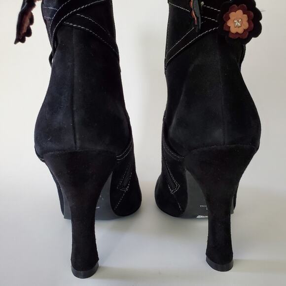 Lisa Vicky Black Suede Delissa Booties - Picture 7 of 9